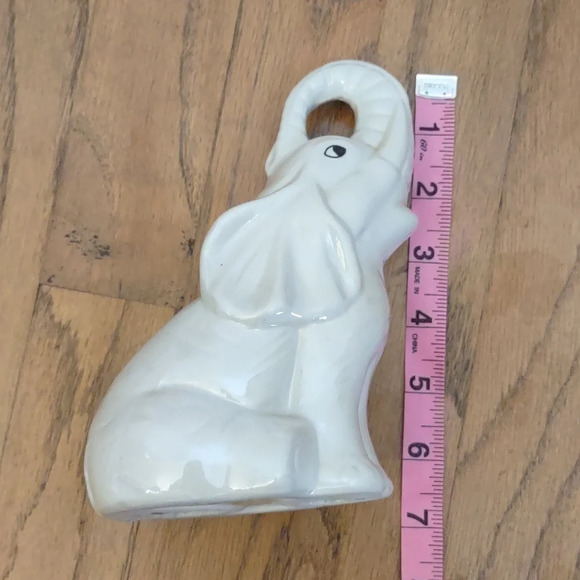 Vintage White Porcelain Elephants Made in Brazil Set of 3 - Picture 11 of 12